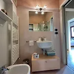 - La Rondine 2 Bedrooms And Parking アパート アレッツォ
