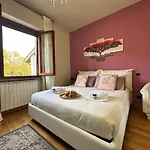 アパート - La Rondine 2 Bedrooms And Parking アレッツォ