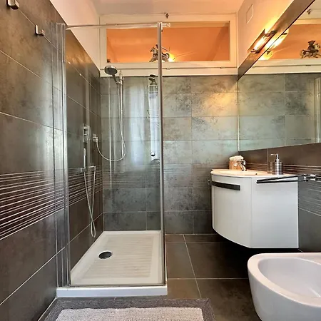 - La Rondine 2 Bedrooms And Parking Apartament *