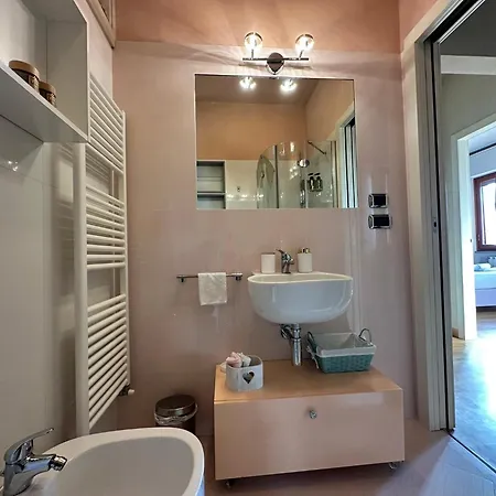 - La Rondine 2 Bedrooms And Parking Apartament Arezzo